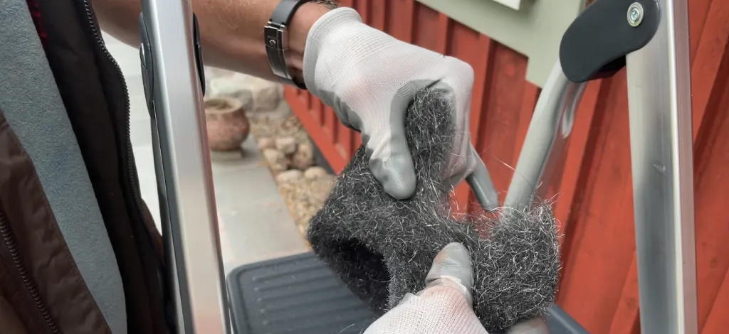 Räystään tiivistys hiiriä vastaan